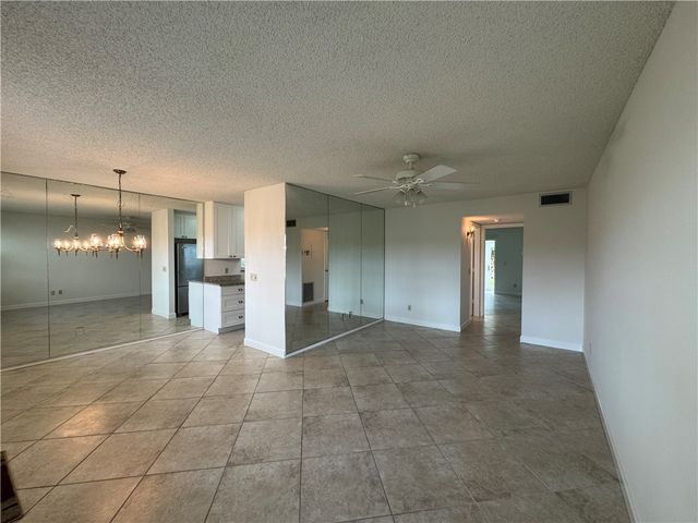 4 Vista Gardens Trail 103, Vero Beach, FL 32962