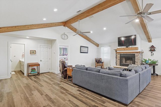 1161 Lynn Creek Road, Jacksboro, TX 76458