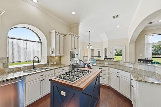 4810 Magnolia Bend Drive, Rosharon, TX 77583