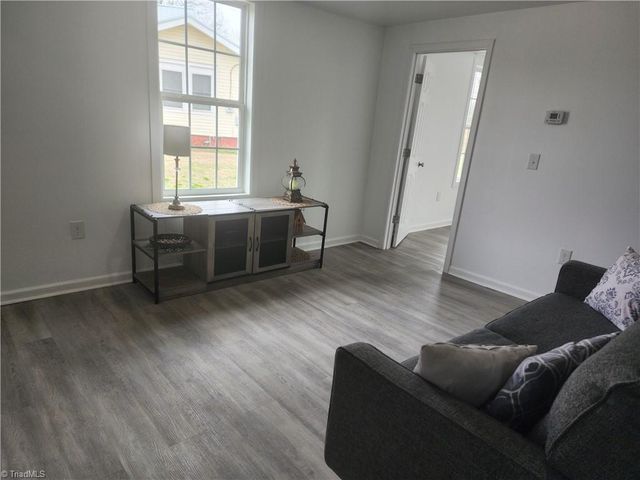 708 1st Rainbow Street, Lexington, NC 27295