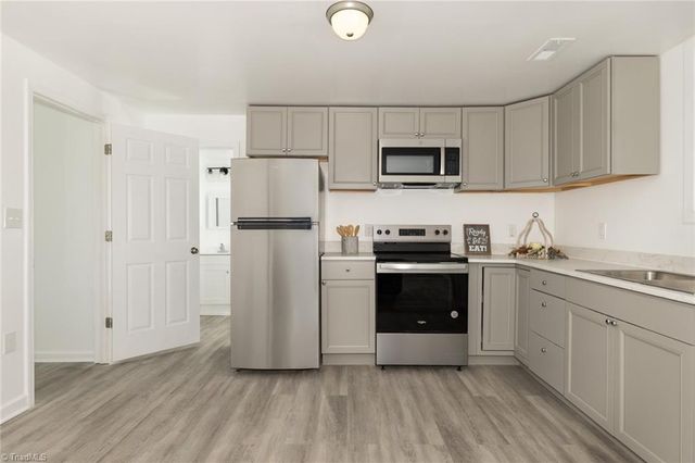 708 1st Rainbow Street, Lexington, NC 27295