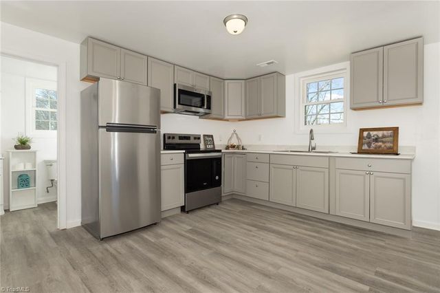 708 1st Rainbow Street, Lexington, NC 27295