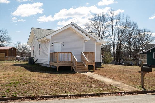 708 1st Rainbow Street, Lexington, NC 27295