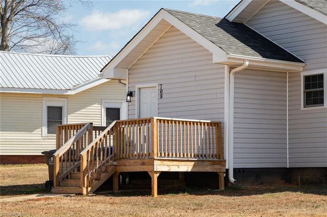 708 1st Rainbow Street, Lexington, NC 27295