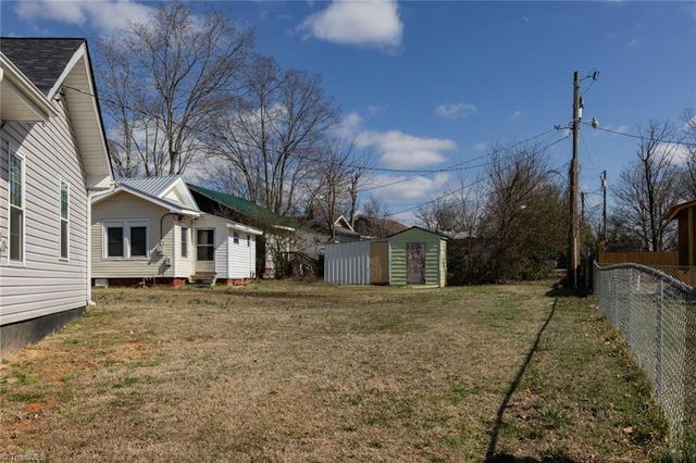 708 1st Rainbow Street, Lexington, NC 27295