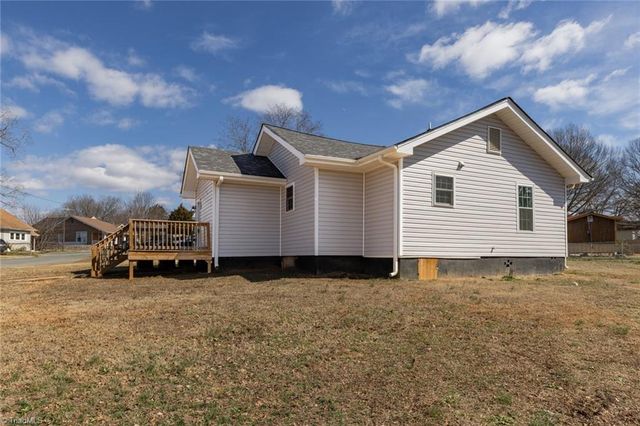 708 1st Rainbow Street, Lexington, NC 27295