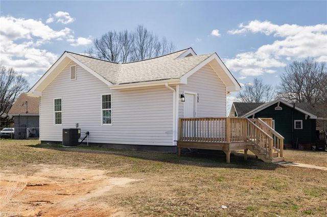 708 1st Rainbow Street, Lexington, NC 27295