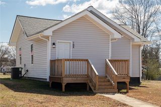 708 1st Rainbow Street, Lexington, NC 27295