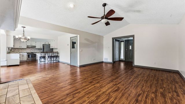 2 Metfield Drive, Bella Vista, AR 72714