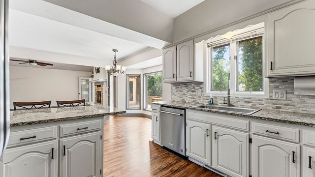 2 Metfield Drive, Bella Vista, AR 72714