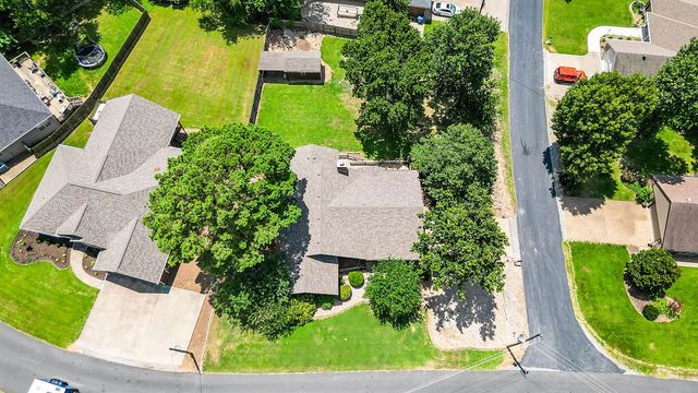 2 Metfield Drive, Bella Vista, AR 72714