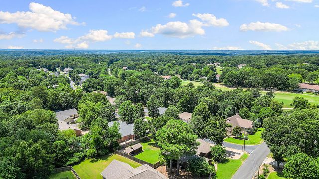 2 Metfield Drive, Bella Vista, AR 72714