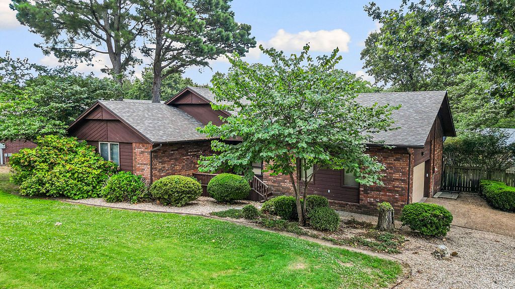 2 Metfield Drive, Bella Vista, AR 72714