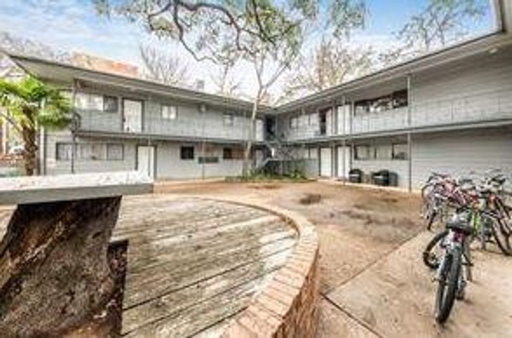 803 W 28th ST 103, Austin, TX 78705
