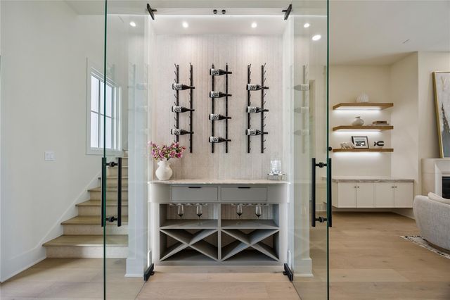539 W 34th Street, Houston, TX 77018