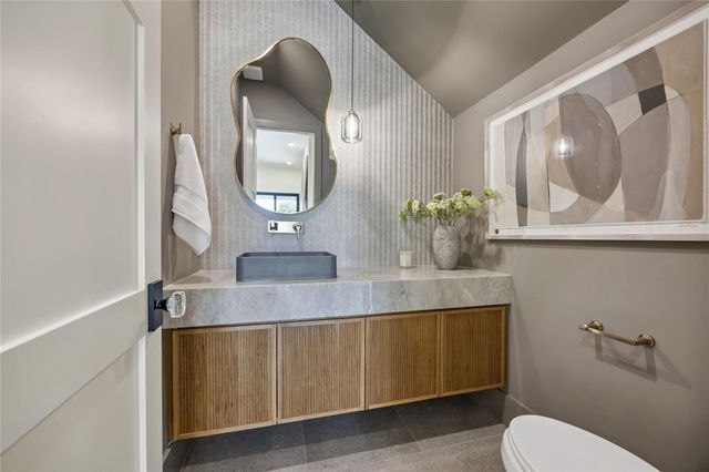 539 W 34th Street, Houston, TX 77018