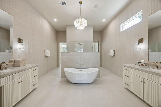 539 W 34th Street, Houston, TX 77018