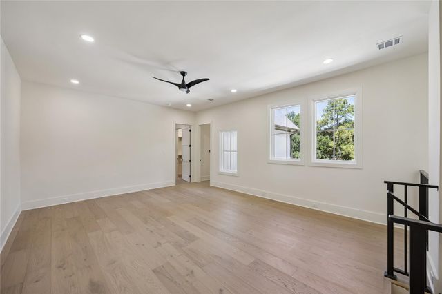 539 W 34th Street, Houston, TX 77018