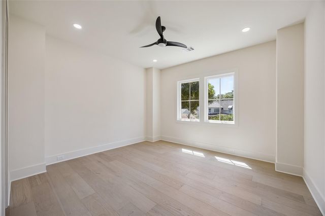 539 W 34th Street, Houston, TX 77018
