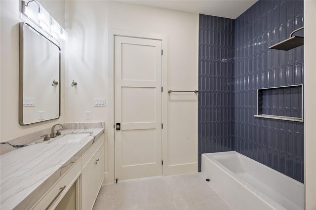 539 W 34th Street, Houston, TX 77018