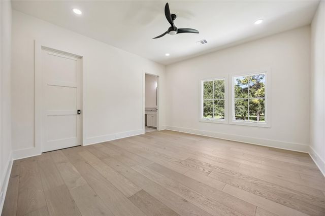 539 W 34th Street, Houston, TX 77018