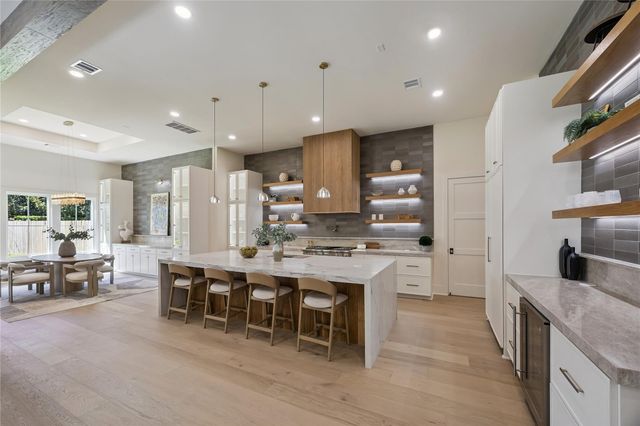 539 W 34th Street, Houston, TX 77018