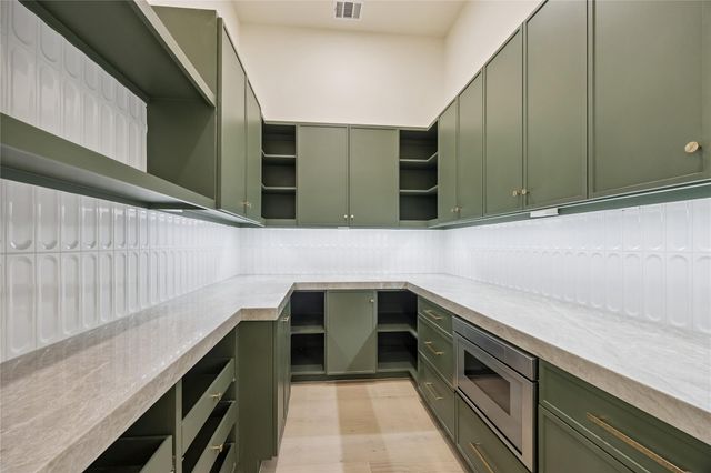539 W 34th Street, Houston, TX 77018