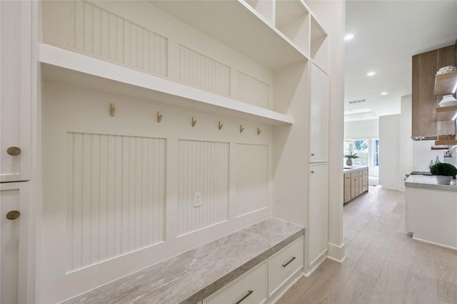539 W 34th Street, Houston, TX 77018