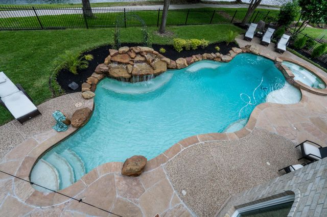 15903 Lake Loop Drive, Cypress, TX 77433