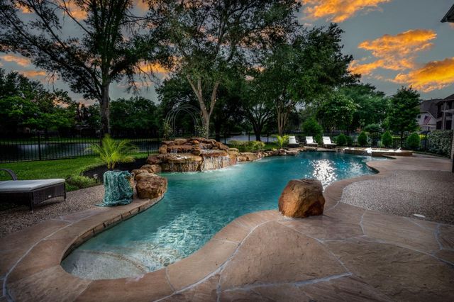 15903 Lake Loop Drive, Cypress, TX 77433