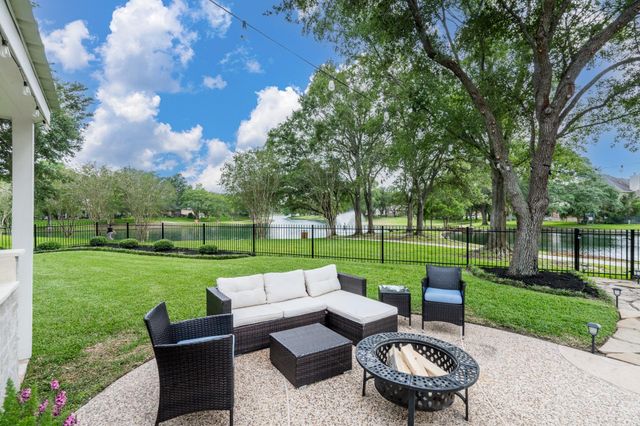 15903 Lake Loop Drive, Cypress, TX 77433