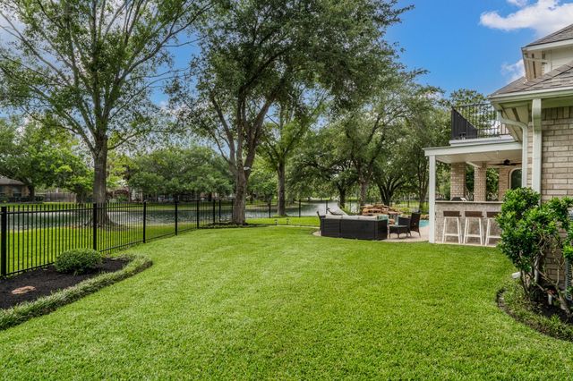 15903 Lake Loop Drive, Cypress, TX 77433