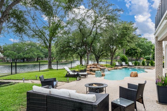 15903 Lake Loop Drive, Cypress, TX 77433