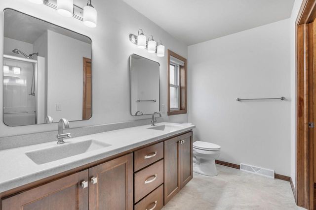 5111 N GALA COURT, Appleton, WI 54913