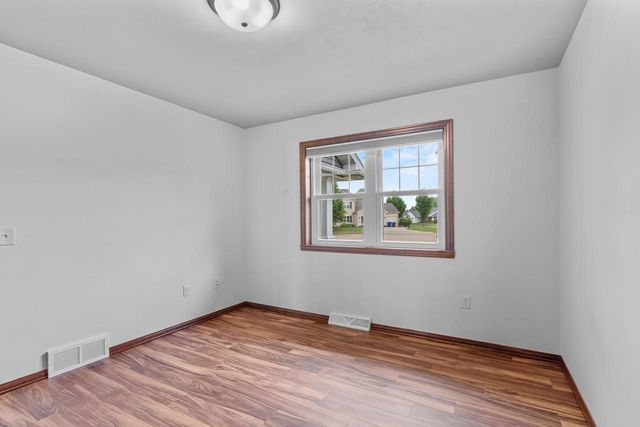 5111 N GALA COURT, Appleton, WI 54913
