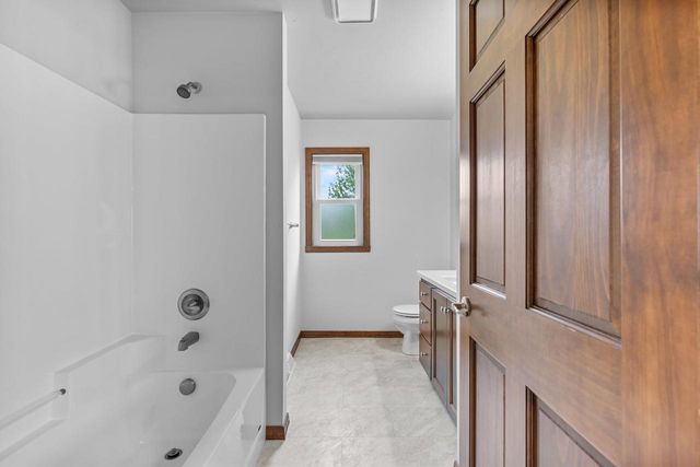 5111 N GALA COURT, Appleton, WI 54913