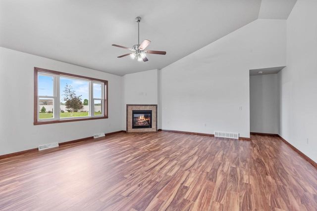 5111 N GALA COURT, Appleton, WI 54913