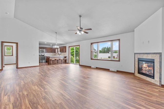 5111 N GALA COURT, Appleton, WI 54913
