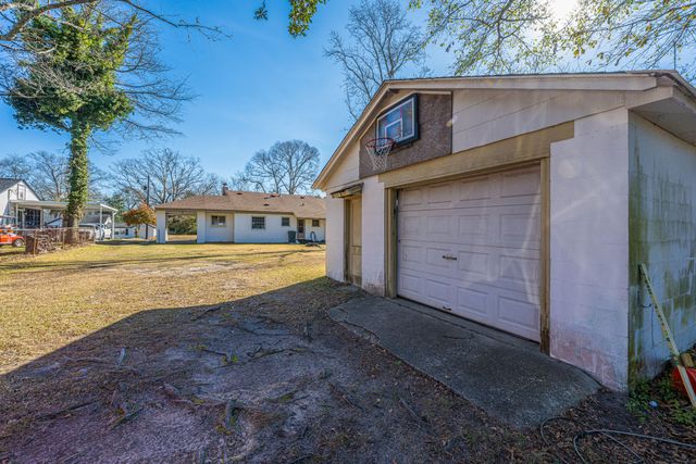 1010 Holcombe Road, Hanahan, SC 29410