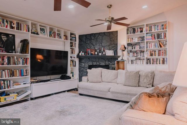 389 JUNIPER ST, Warminster, PA 18974