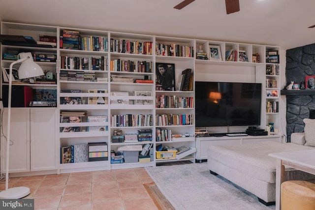 389 JUNIPER ST, Warminster, PA 18974