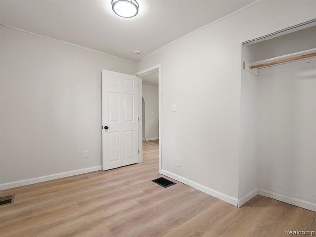 130 Meadle Street, Mount Clemens, MI 48043