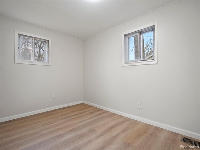 130 Meadle Street, Mount Clemens, MI 48043