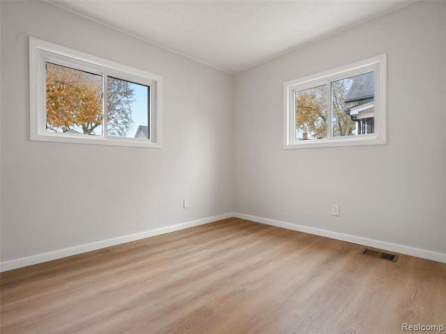 130 Meadle Street, Mount Clemens, MI 48043