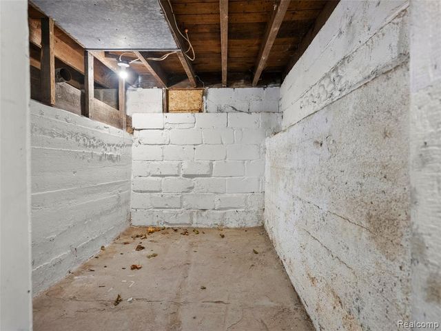 130 Meadle Street, Mount Clemens, MI 48043