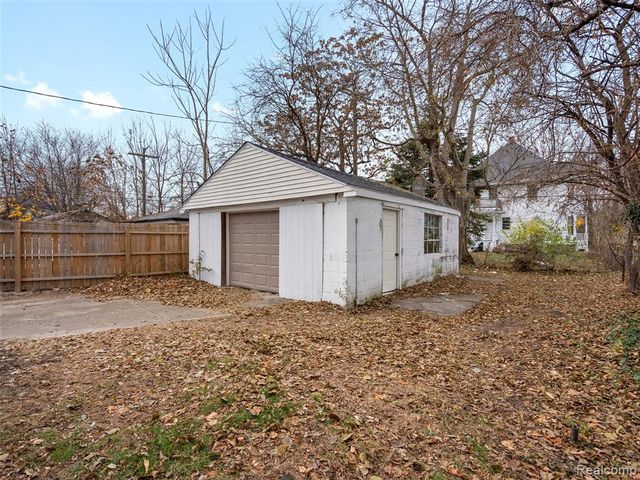 130 Meadle Street, Mount Clemens, MI 48043