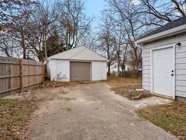 130 Meadle Street, Mount Clemens, MI 48043