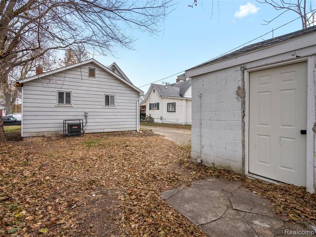 130 Meadle Street, Mount Clemens, MI 48043