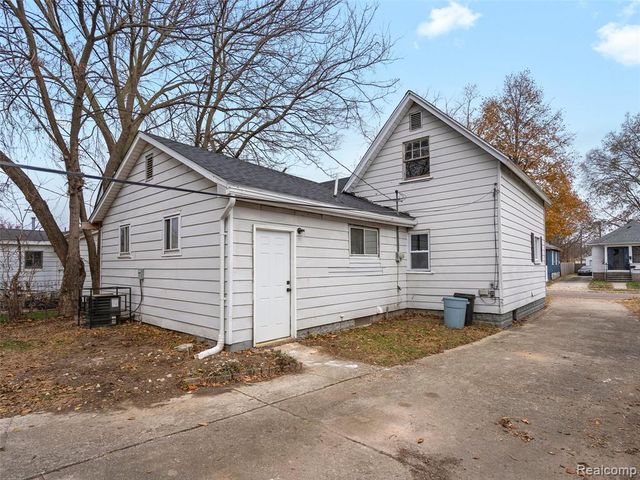 130 Meadle Street, Mount Clemens, MI 48043