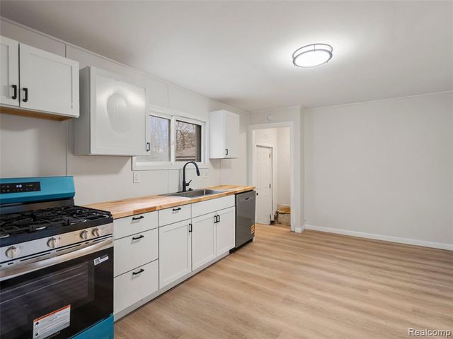 130 Meadle Street, Mount Clemens, MI 48043